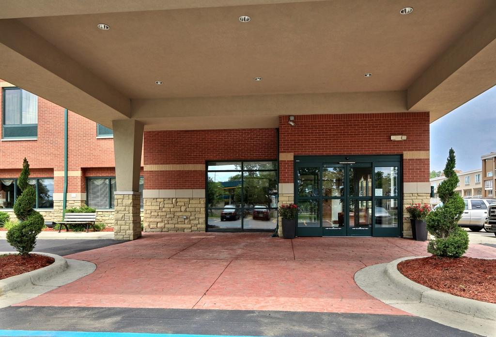 Comfort Suites Canton - Detroit Dış mekan fotoğraf
