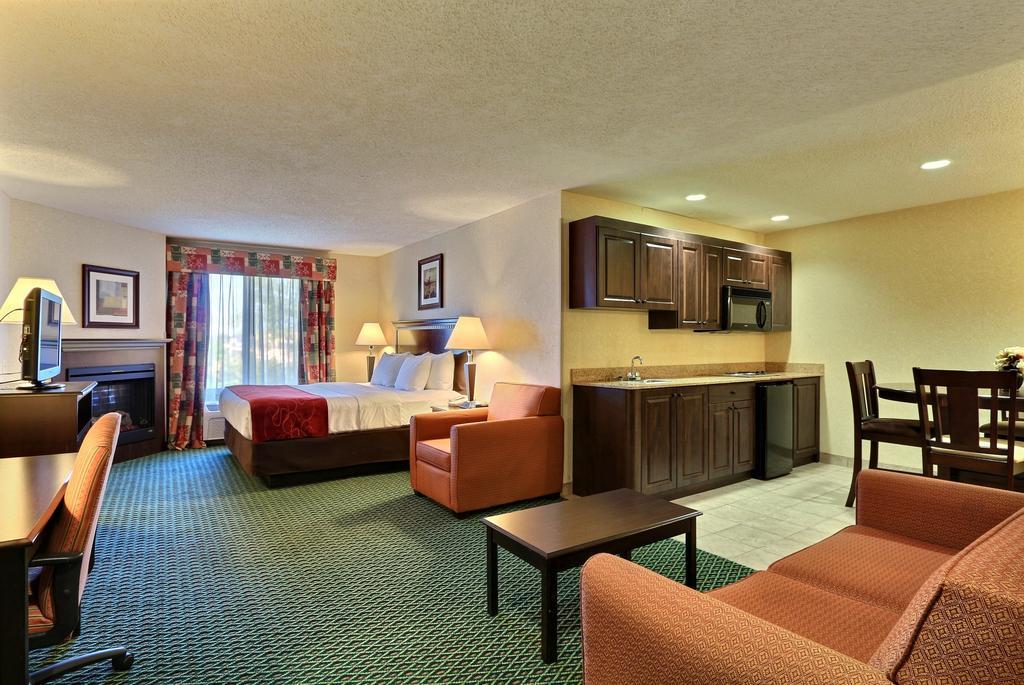 Comfort Suites Canton - Detroit Dış mekan fotoğraf