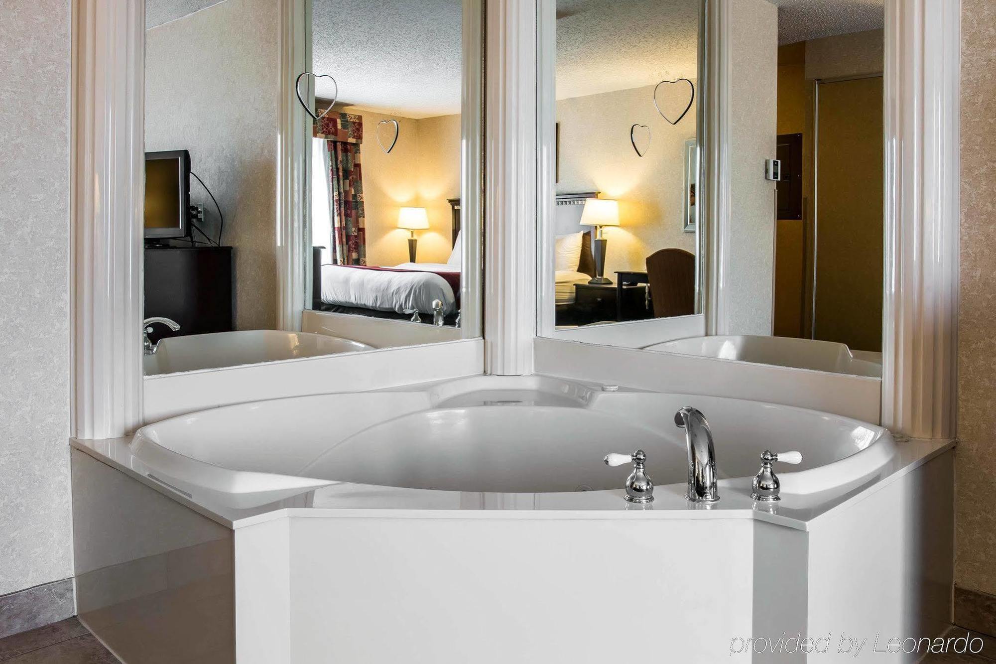 Comfort Suites Canton - Detroit Dış mekan fotoğraf